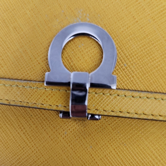 Salvatore Ferragamo Yellow Wallet On Chain - Picture 6 of 13